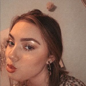 Meet your Posher, Haley